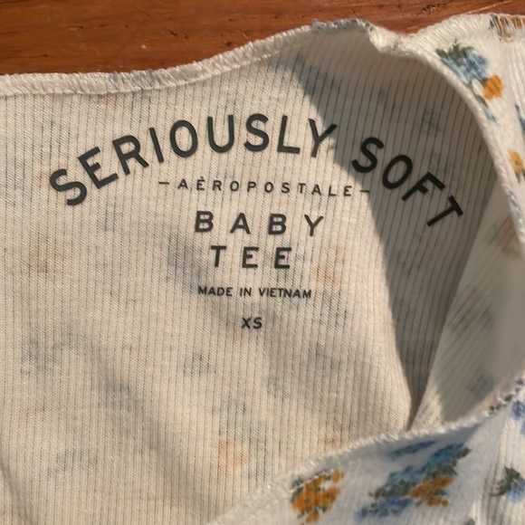 Cropped Ribbed Floral Tee - Picture 2 of 4